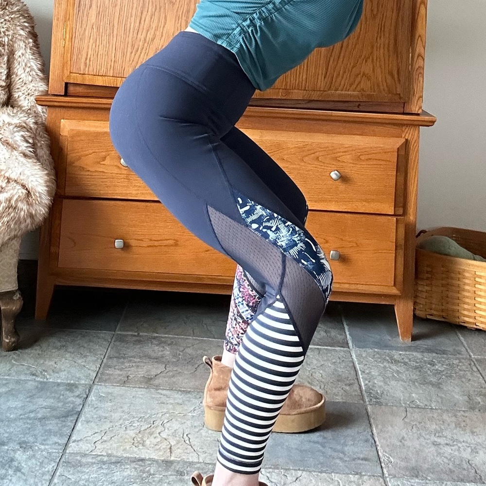 ATHLETA BUTTER SOFT SALUTATION 7/8 MIXED BEACH PRINTS NAVY MESH BOTTOMS - Picture 4 of 14